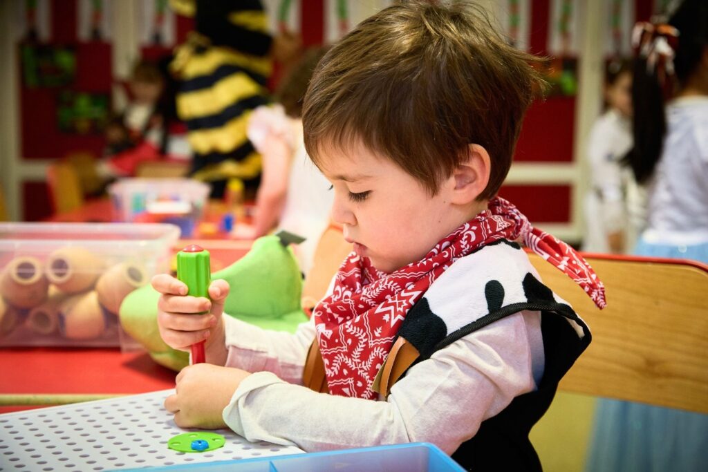 Activités manuelles maternelle bilingue Paris - Lennen Bilingual School