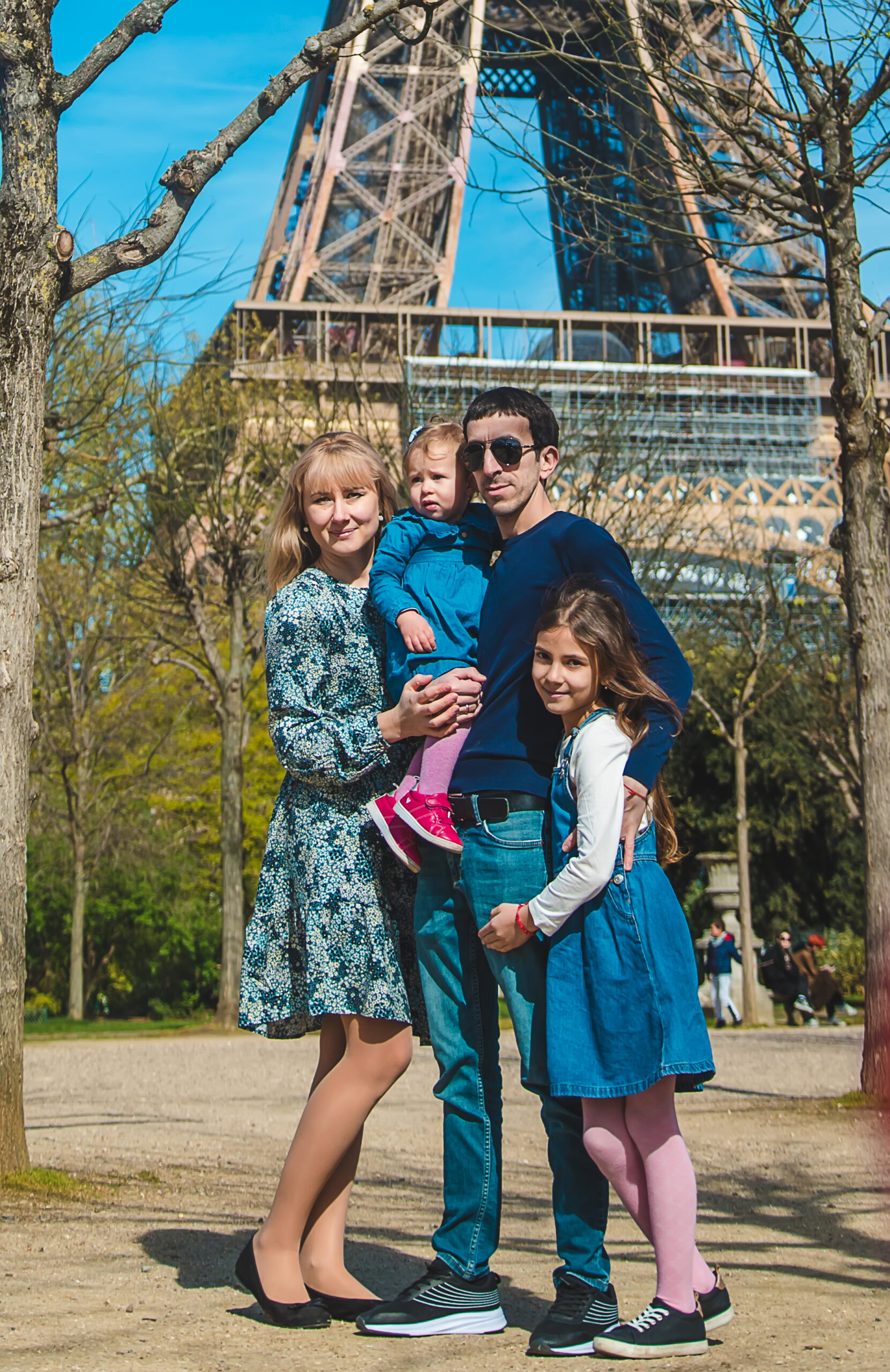 Family photo near the eiffel tower. Selective focus. People.